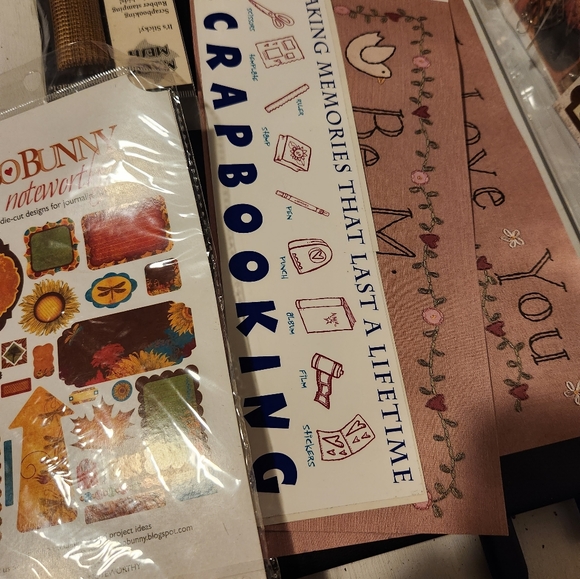 Scrapbooking vintage miscellaneous stickers, cut outs and borders. - Picture 2 of 6